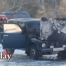 В Оренбурге загорелась Нива, припаркованная около памятника Ленину в районе Дома Советов