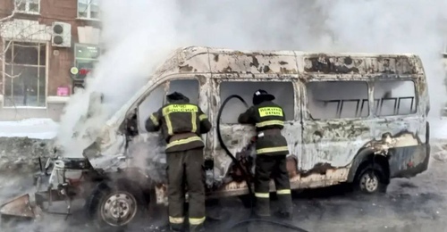 С возгоранием микроавтобуса в Орске разбираются прокуратура и Следком