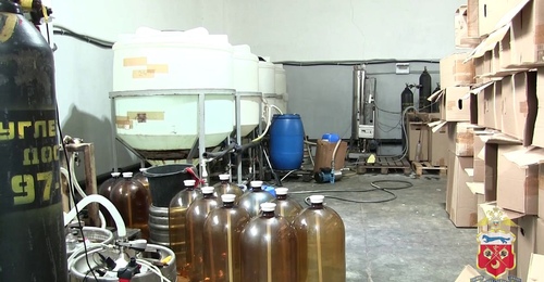 В Оренбуржье на базе легального пивзавода менеджер организовал производство контрафакта