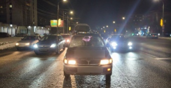 В Оренбурге автомобиль Mitsubishi снес на дороге пенсионерку