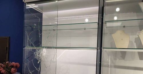 В Орске перед судом предстанет мужчина, ограбивший ювелирный салон и потерявший часть трофеев