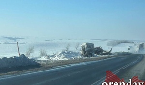 На трассе М-5 «Урал» в Переволоцком районе до сих пор тлеют сгоревшие фуры