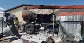 В Оренбурге за взрыв бензовоза, в результате чего погиб мужчина, а второй получил увечья, его хозяина ограничили в свободе (18+)