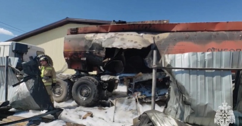 В Оренбурге за взрыв бензовоза, в результате чего погиб мужчина, а второй получил увечья, его хозяина ограничили в свободе (18+)