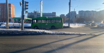 В Оренбурге под колеса автобуса угодила пенсионерка