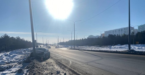 В Оренбурге на Загородном шоссе водитель «Опеля» врезался в опору ЛЭП