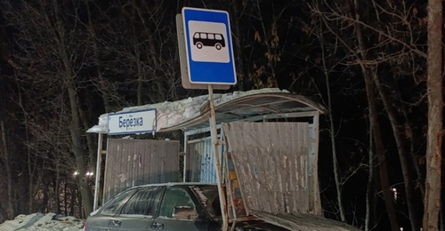 В Оренбурге восстанавливают остановку, поврежденную в ДТП на улице Березка