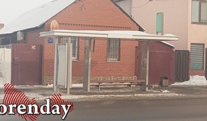 В Оренбурге более года не могут осилить ремонт остановки после наезда на нее автобуса