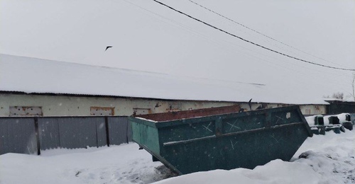 В Оренбурге после снегопада невозможно подступиться к мусорным контейнерам