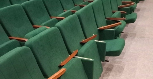 В Домбаровском Доме культуры починили 67 кресел, которые во время детского мероприятия сломали юные вандалы