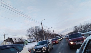 На магистралях Оренбурга с утра образовалось много пробок