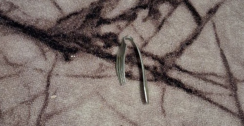 В Оренбуржье мужчина кидался на супругу с ножом и вилкой и пытался задушить