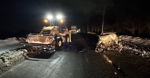 Легковой автомобиль и трактор столкнулись в Оренбурге