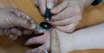 Обручальное кольцо – непростое украшенье, уже третьего человека за месяц пленило оно