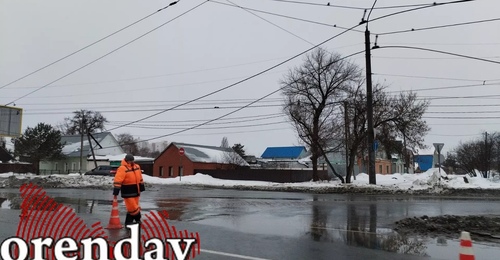 В Оренбурге на улице Терешковой опять оборвались провода контактной сети