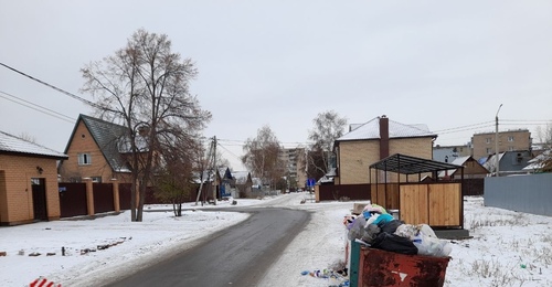 В Оренбуржье двое мужчин устроили драку у мусорных баков