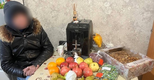 В Оренбурге мужчина обокрал ларек с фруктами и все добытое оставил на хранение у друга в холодильнике