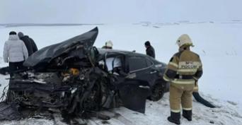 Смертельная авария в Оренбуржье: на трассе столкнулись две машины, погибли четыре человека (18+)
