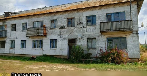 Жители аварийного дома села Аландское Кваркенского района будут переселены на 9 лет раньше срока