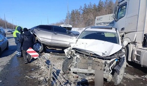 В Оренбурге на Загородном шоссе столкнулись семь автомобилей