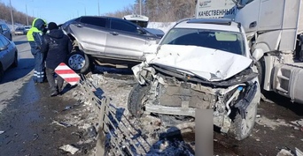 В Оренбурге на Загородном шоссе столкнулись семь автомобилей