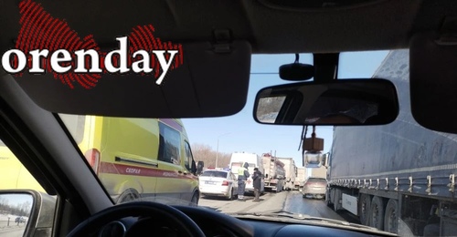 В Оренбурге на Загородном шоссе столкнулись семь автомобилей