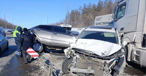 В Оренбурге на Загородном шоссе столкнулись семь автомобилей