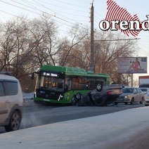 На улице Терешковой опрокинулся на крышу легковой автомобиль