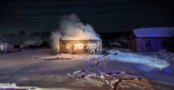 В Бугурусланском районе во время пожара в жилом доме ожоги получил хозяин жилища