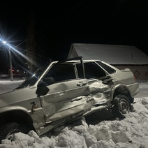В Октябрьском районе дорогу не поделили ВАЗ и Chevrolet Niva, пострадал один из водителей