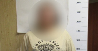 В Оренбурге женщина пришла к знакомой за своей дочерью и напала там с половником и ножом на мужчину