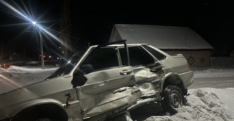 В Октябрьском районе дорогу не поделили ВАЗ и Chevrolet Niva, пострадал один из водителей