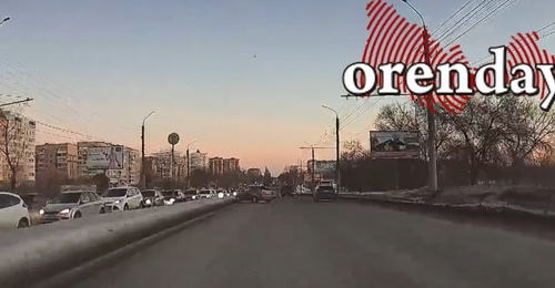 Орендэй публикует видео опрокидывания авто на крышу на улице Терешковой