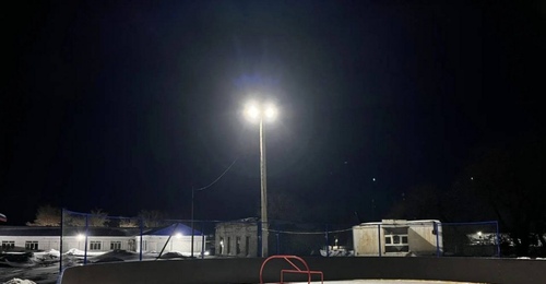 В Оренбуржье после вмешательства прокуратуры установили освещение на хоккейном корте