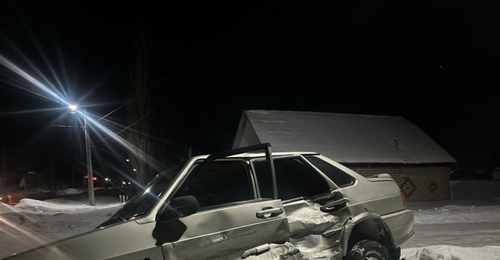 В Октябрьском районе дорогу не поделили ВАЗ и Chevrolet Niva, пострадал один из водителей