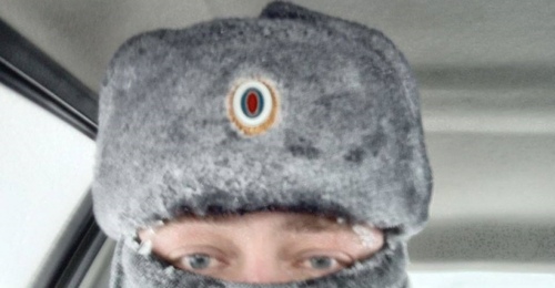 Участковый три часа регулировал движение в метель после массового ДТП в Оренбуржье