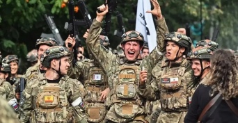 «Благополучие страны строится на воспитании патриотов»: на «Зарнице 2.0» в Оренбурге побывал Герой России Владислав Головин