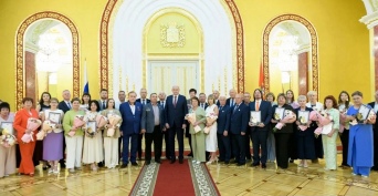 Губернатор Евгений Солнцев вручил памятный знак «Гордость Оренбуржья»