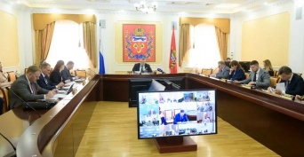 На заседании областного правительства рассмотрены актуальные вопросы, принят ряд постановлений