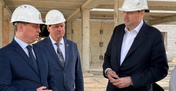 Евгений Солнцев посетил стройплощадку будущей школы в ЖК «Приуралье» села Ивановка