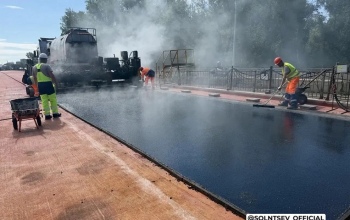 Дорожники приступили к укладке асфальта на мосту через р. Сакмару на проспекте Братьев Коростелёвых в Оренбурге