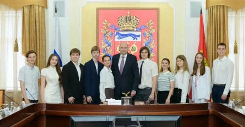 Евгений Солнцев рабочую неделю начал со встречи с молодёжью