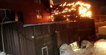 В Новоорском районе пожар в банном комплексе тушили шесть часов