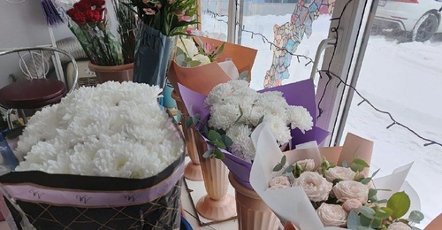 Оренбурженки на 8 Марта предпочитают романтичность или практичность?