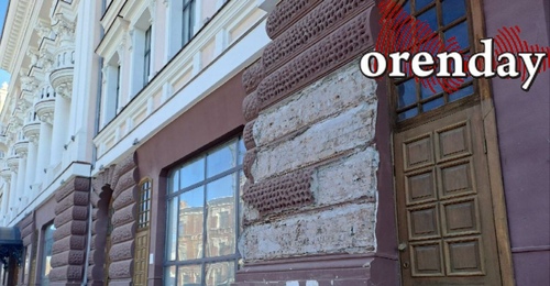 Фасад здания мэрии Оренбурга ещё больше разрушается