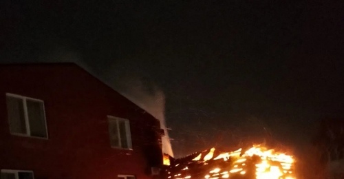 В Новоорском районе пожар в банном комплексе тушили шесть часов