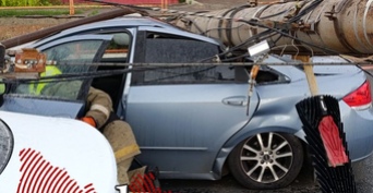 За упавшую на автомобили опору и контактную сеть в Оренбурге уголовной ответственности никто не понесёт