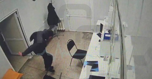 На врача, спасавшего бойцов в зоне СВО, напали в больнице Орска