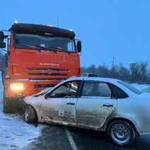 В Бузулукском районе при столкновении КамАЗа и ВАЗа пострадали четыре человека, включая трех детей