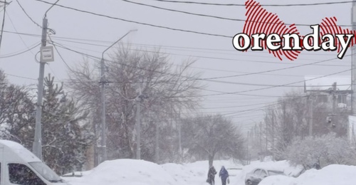 Утром 6 марта оренбуржцам пришлось побуксовать по снегу